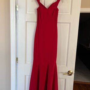 Vibrant Red Sleeveless V-neck Maxi Gown for Prom
